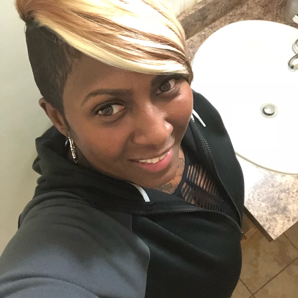 Meet your Posher, Latosha